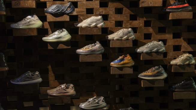 Adidas подобри очакванията си за 2023 г., изчиствайки запасите от бранда Yeezy