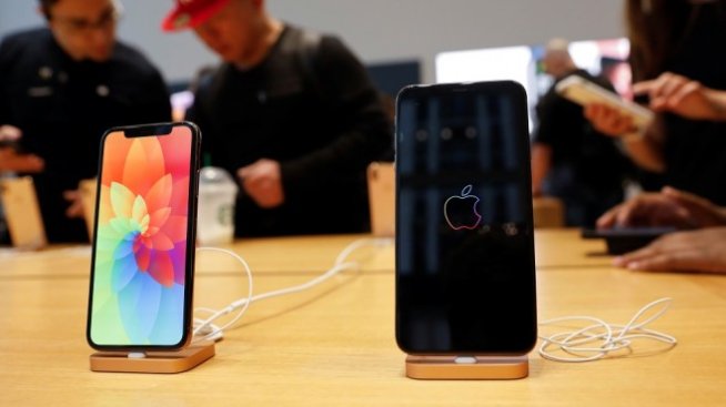 Грешка в системите на Apple попречи на клиенти да получат новите си телефони