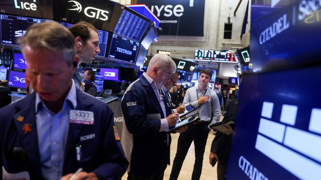 Dow надгражда рекордното ниво от 53 хил. пункта, секторът на чиповете върви надолу*
