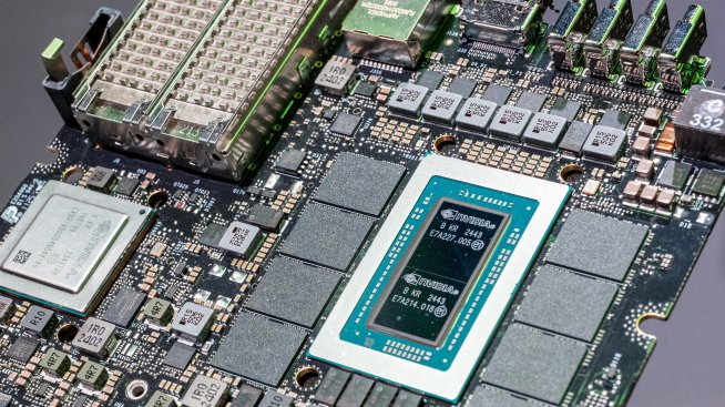 Nvidia и AMD ще дават на САЩ 15% от продажбите си на AI чипове в Китай