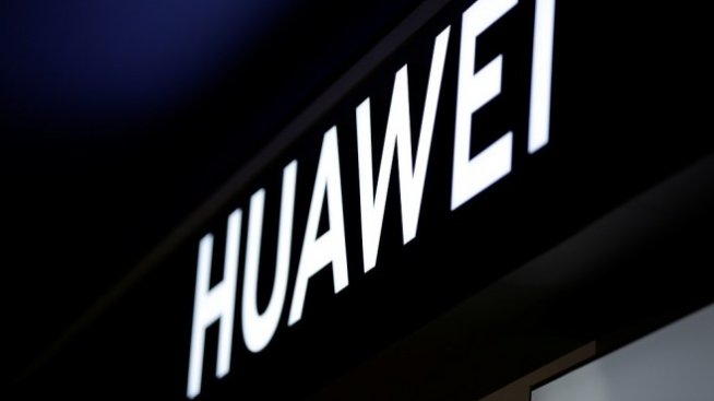 САЩ отправиха официални обвинения срещу Huawei