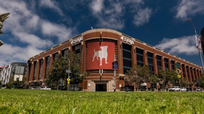 Защо Take Two плаща 12 млрд. долара за производителя на FarmVille