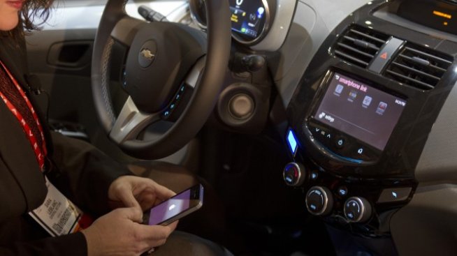 Ще подкара ли скоро Siri на Apple своето Ferrari?