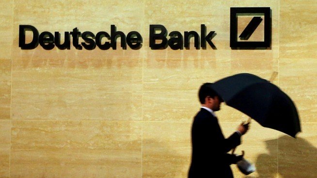 Deutsche Bank иска от служителите ѝ да пътуват по-малко