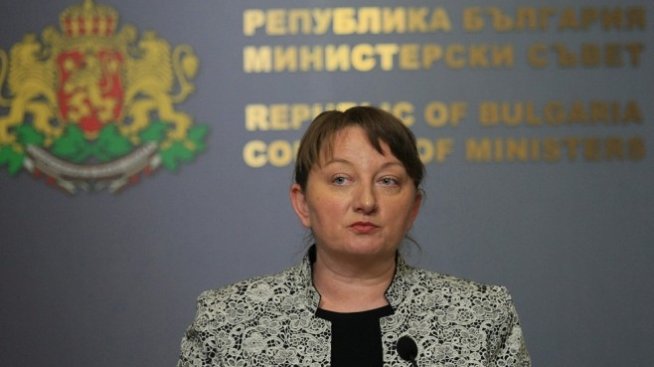 Сачева: Няма окончателно решение за срока за прехвърляне на втората пенсия в НОИ