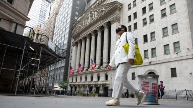 Призивите на Тръмп за нови помощи обнадеждиха Wall Street*