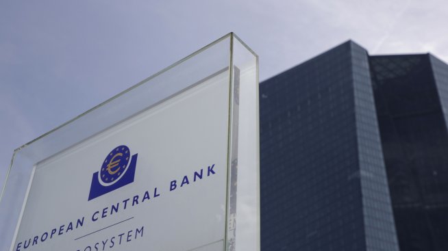 Инфлационният натиск в Европа през октомври остава силен, но под първите оценки