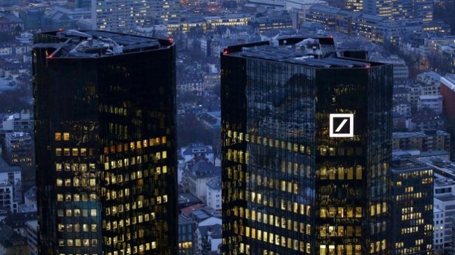 Fitch понижи дългосрочния кредитен рейтинг на Deutsche Bank
