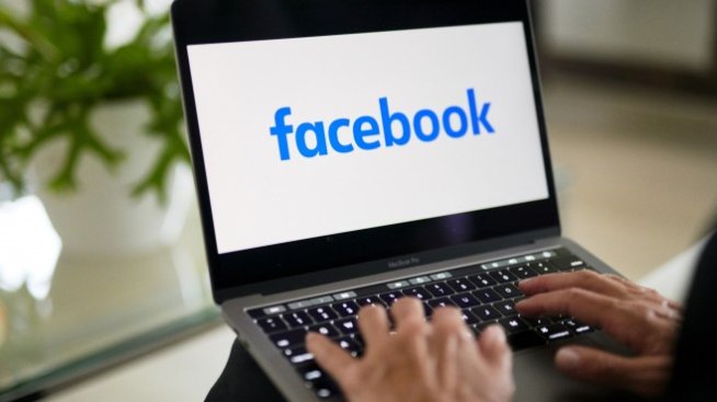 Кремъл засилва натиска върху Facebook и Alphabet