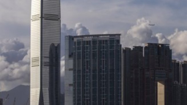 Със затягането на хватката Китай изпраща послание до имотните магнати в Хонконг