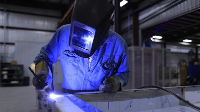 Скъпият ток повиши производствените цени с близо 18% през август