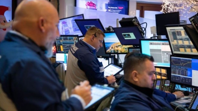 Dow Jones изтри над 530 пункта
