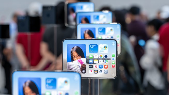 Counterpoint: Apple ще продаде 6 млн. iPhone Duo през 2026 г.