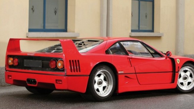 Ferrari F40 постави нов рекорд на търг