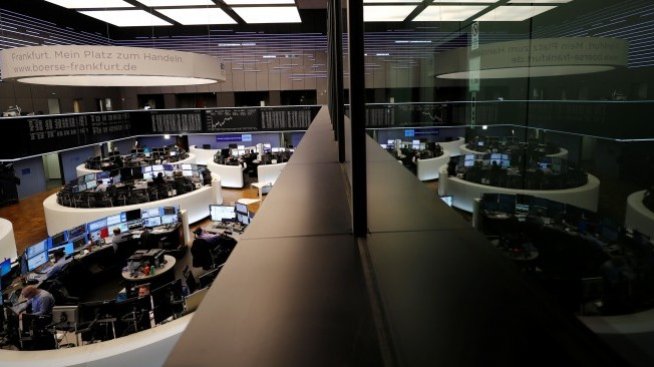 Британският FTSE 100 се повиши леко след слаба търговия
