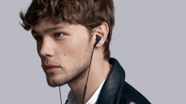 Beoplay E4 - стилни слушалки с подобрена технология за изолиране на външния шум