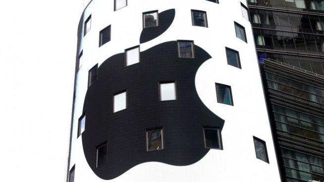 Apple спира наемането на хора за някои от звената си