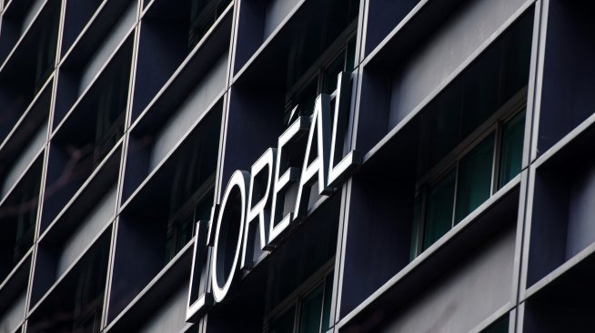 L'Oreal удвоява дела си в Galderma Group до 20%
