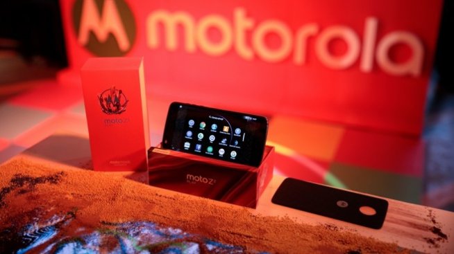 Lenovo залага на щандове за тестване на новите ѝ устройства