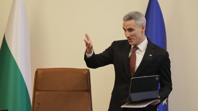 ВАС няма да прекрати делото на Андрей Гюров срещу БНБ