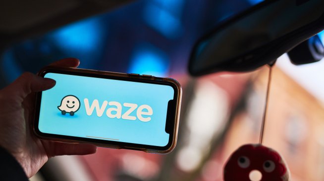 Google ще слее екипите на Waze и Maps