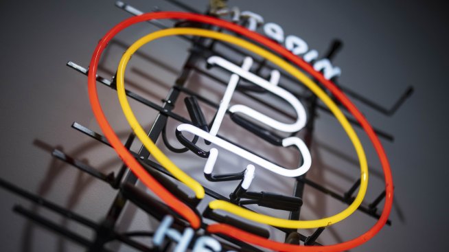 Стойността на биткойна гравитира около едномесечния си връх