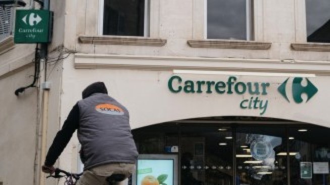 Carrefour е оставена да се бори сама с Amazon и Lidl