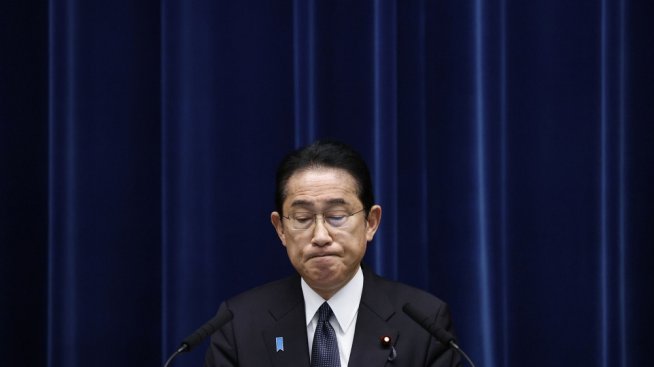 Японският премиер осъди ядрените заплахи на Русия, отбелязвайки годишнината от Хирошима