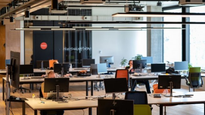 Все повече служители в София се завръщат в офисите
