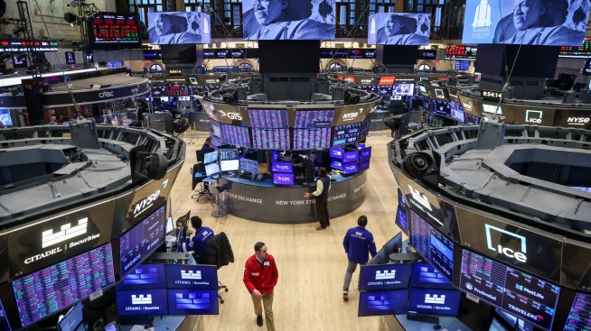 Dow скача с 200 пункта, след като Тръмп отмени митата, свързани с Гренландия*