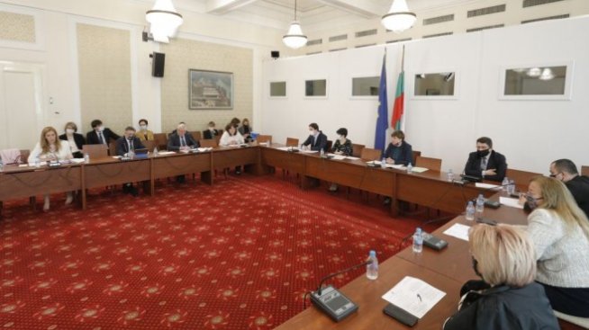Правната комисия реши кабинетът да обявява извънpeднa eпидeмичнa oбcтaнoвĸa