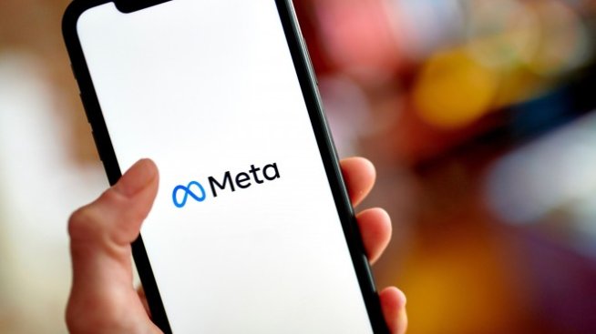 Meta отчете първия спад на приходите в борсовата си история 