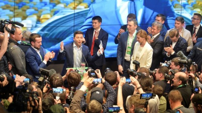 Зеленски: Ще продължим до край преговорите за спиране на огъня в Източна Украйна