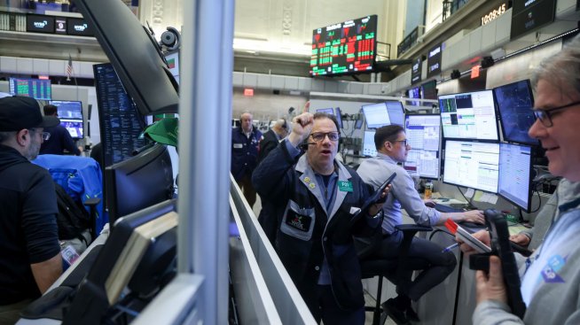 Dow Jones затвори с над 280 пункта спад след публикуването на решението на Фед за лихвите