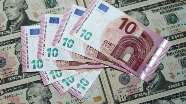 Графика на деня: Най-търгуваните валути в света през 2016 г.