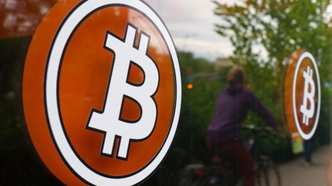 Цената на биткойна се опитва да набере инерция над прага от 30 хил. долара