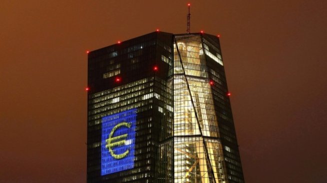 Еврото компенсира загубите след референдума в Каталуния