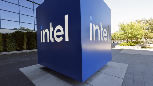 Tesla стана първият голям клиент на новата технология за чипове А14 на Intel