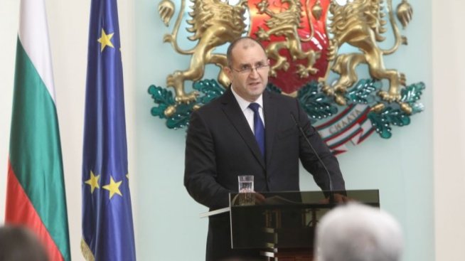 Румен Радев: Не бива да се посяга произволно върху Конституцията