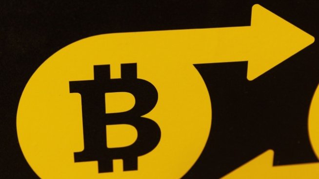 Цената на биткойна стигна 50-дневната си пълзяща средна за първи път от два месеца 