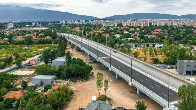 Новият мост на "Бакърена фабрика" в София е отворен за движение