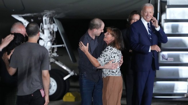 Поне двама дисиденти от последия обмен между Запада и Русия искат да се приберат в Русия