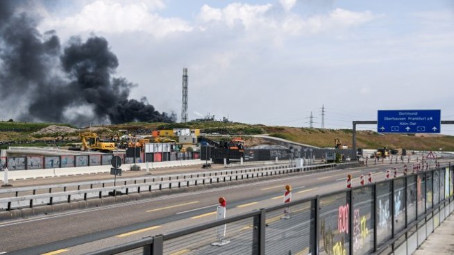 Експлозия в химическия парк на Леверкузен предизвика хаос