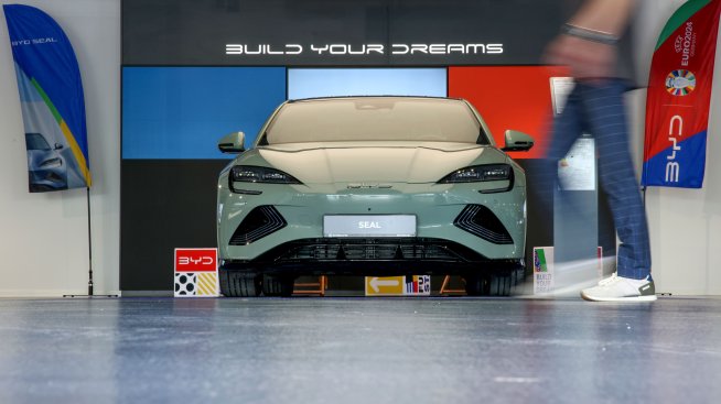 BYD представи своя първи електрически модел, оборудван с LIDAR