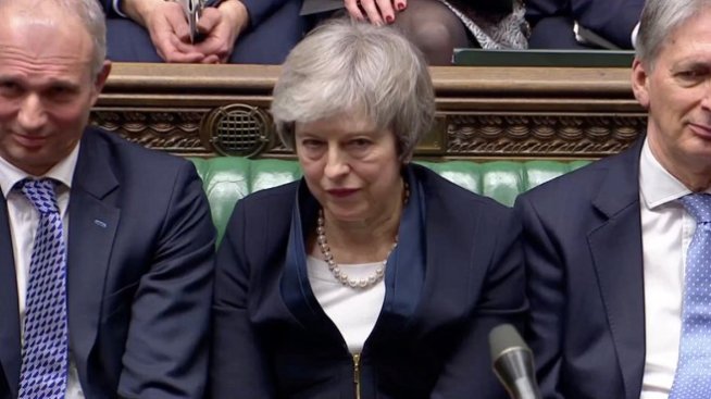 Тереза Мей претърпя съкрушителна загуба на вота за сделката по Brexit