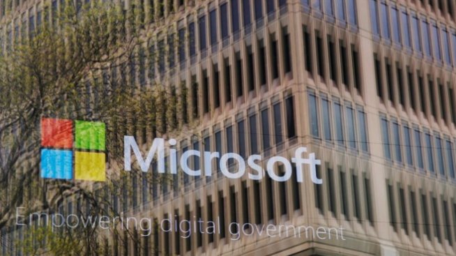 Реорганизацията в Microsoft може да доведе до съкращения на хиляди служители