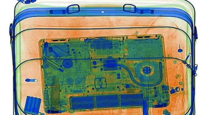 Забраната за внасяне на лаптопи на самолетите на Emirates отпадна
