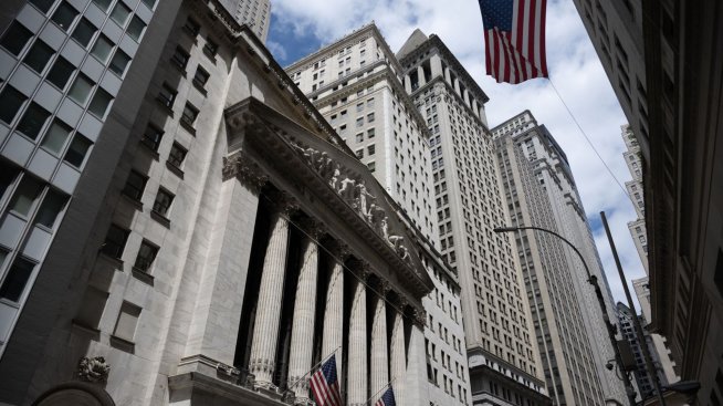 Dow Jones изтри близо 500 пункта в сесията