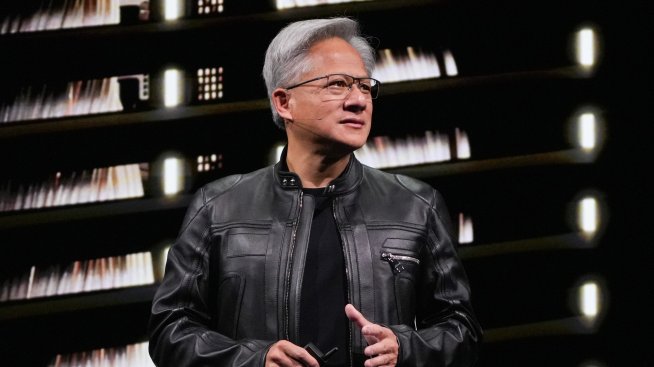 Дженсън Хуанг: Малко вероятно е китайските военни да ползват AI чипове от САЩ