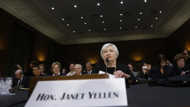 Фед трябва да избира: Повече работни места или по-ниска инфлация